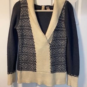 BKE Womens Hooded Sweater Sz L Grey and Cream GUC Long Sleeve Wool Top Aztec